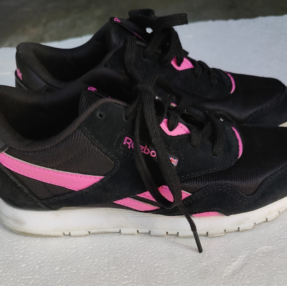 Size 4.5 (9"-9.11" foot)        Black/Pink                   REEBOK Shoe